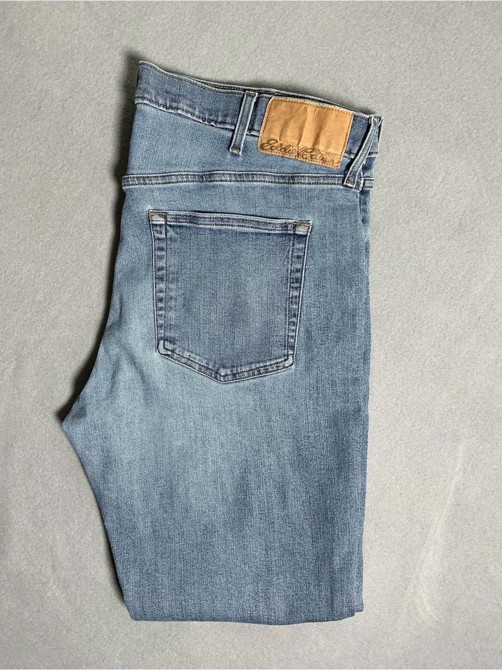 Eddie Bauer Menβs 40x32 Light Wash Straight Leg Jeans Classic Denim - Picture 11 of 11